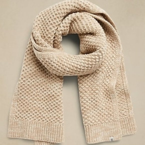 Banana Republic Merino Popcorn Stitch Scarf
